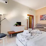 Karolina's Home, 2-bdr At Vatican Apartment