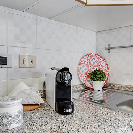 Karolina's Home, 2-bdr At Vatican アパート *