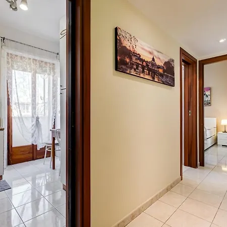 アパート Karolina's Home, 2-bdr At Vatican *