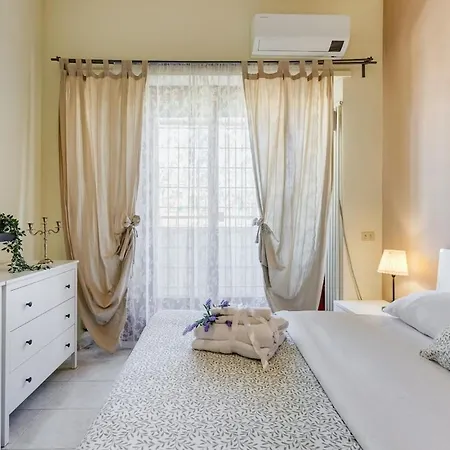Karolina's Home, 2-bdr At Vatican アパート *