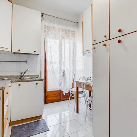 Karolina's Home, 2-bdr At Vatican アパート *
