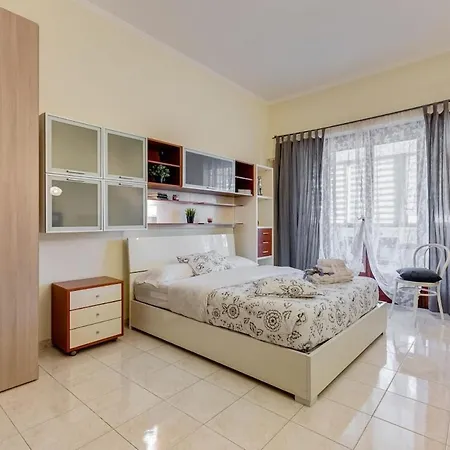アパート Karolina's Home, 2-bdr At Vatican *