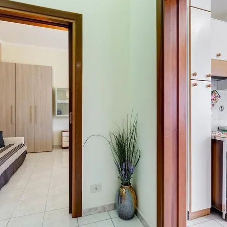 アパート Karolina's Home, 2-bdr At Vatican *