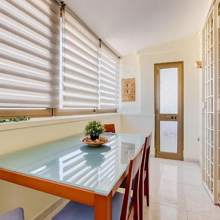 Karolina's Home, 2-bdr At Vatican アパート