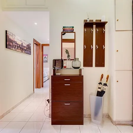 Karolina's Home, 2-bdr At Vatican *