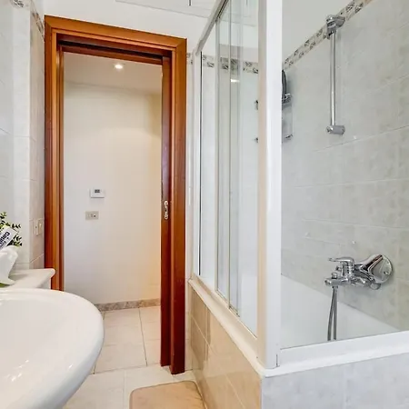 Karolina's Home, 2-bdr At Vatican *